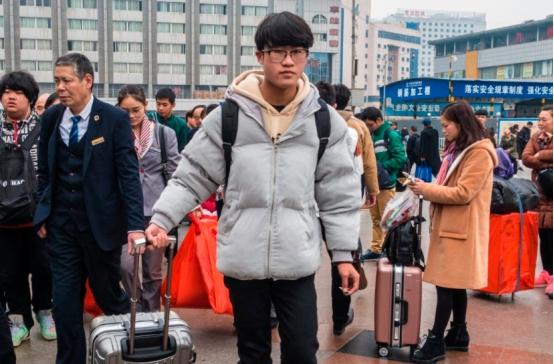 北京、山东、浙江多地提前放假，学生迎来长假期，还有一个坏消息