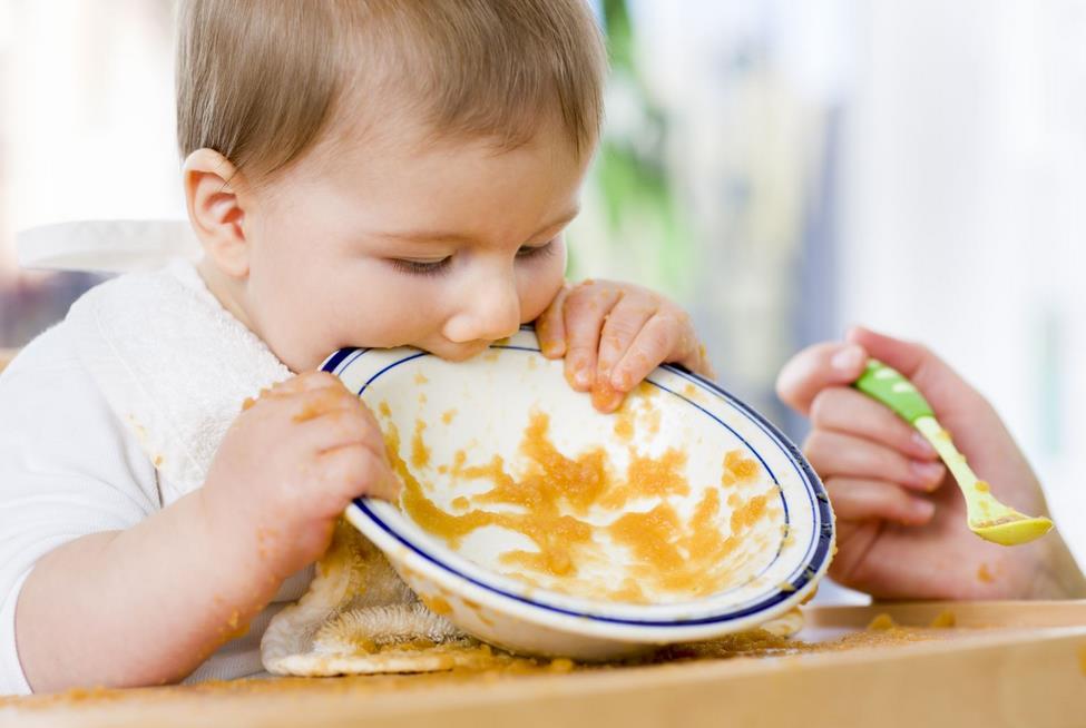 孩子添加辅食困难，并非厌食，主要是妈妈喂养错误导致