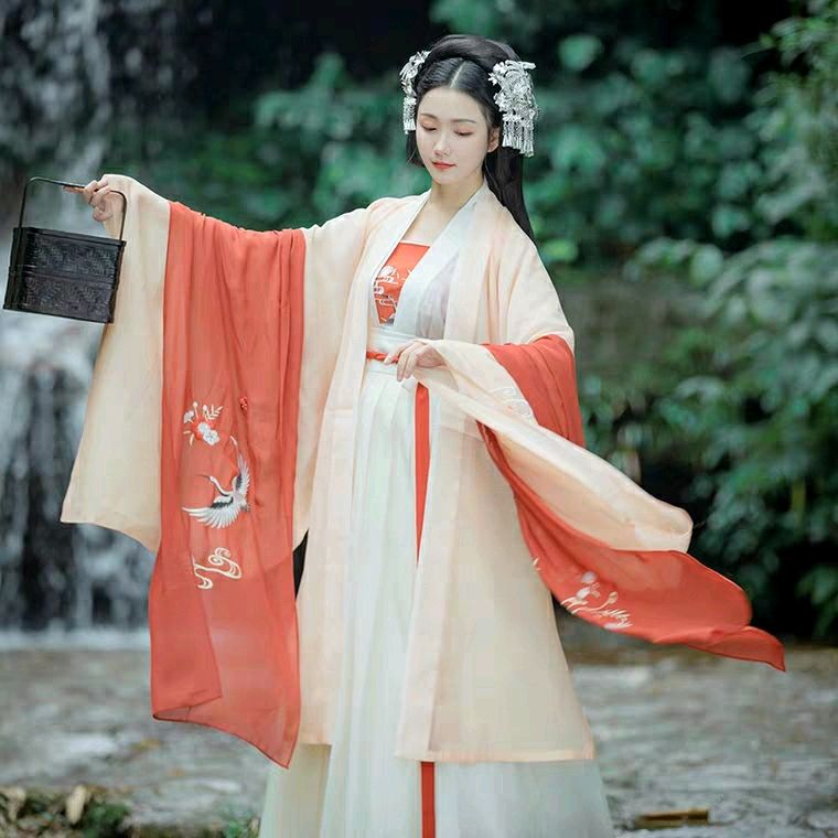 披帛：唐代女子的“披巾”