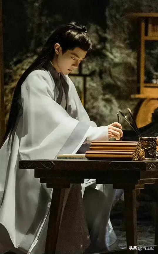 桃桃的一组生图,肖战的眼睛真好看,灵气逼人鲜花与少年绝配