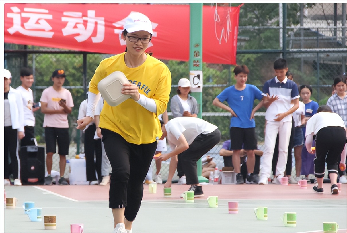 大学生封校后的生活，一个个开始秀花样，网友：像极了退休的生活