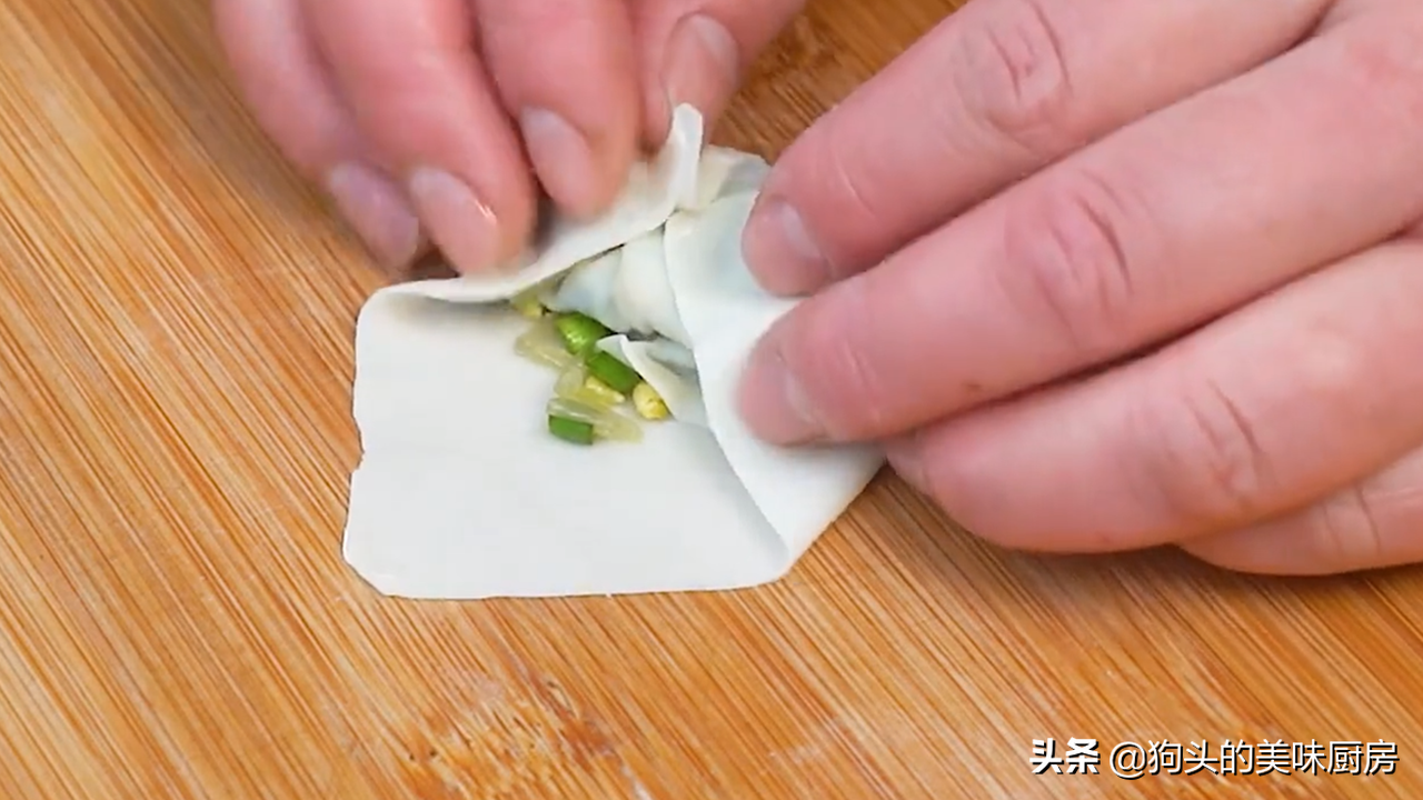 懒人早餐我就服这个做法，不揉不擀面，几分钟做一锅，酥脆鲜香