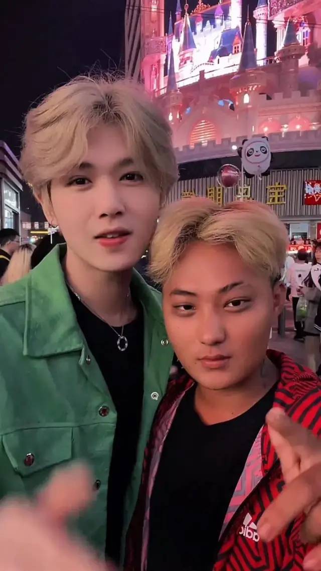 被抵制成这样，还不退圈？