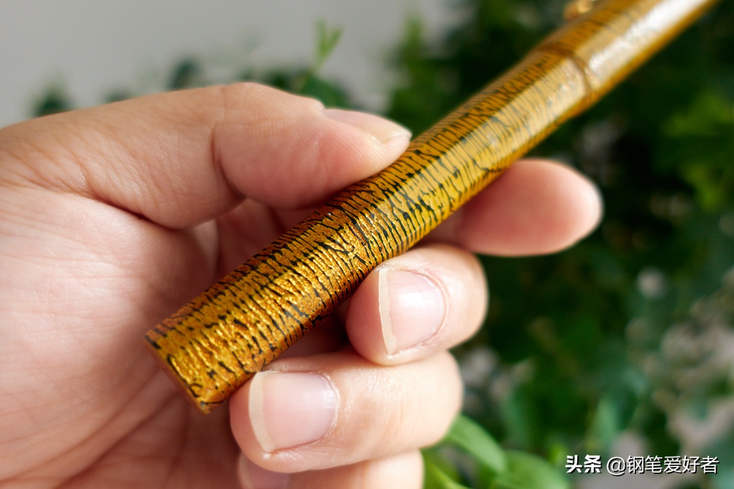 古典技法的现代传承，日本仲林生漆钢笔百工比照14K限定钢笔评测