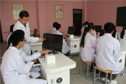 有所性价比高的医学院，毕业不愁找不到工作，高考中等生的福利