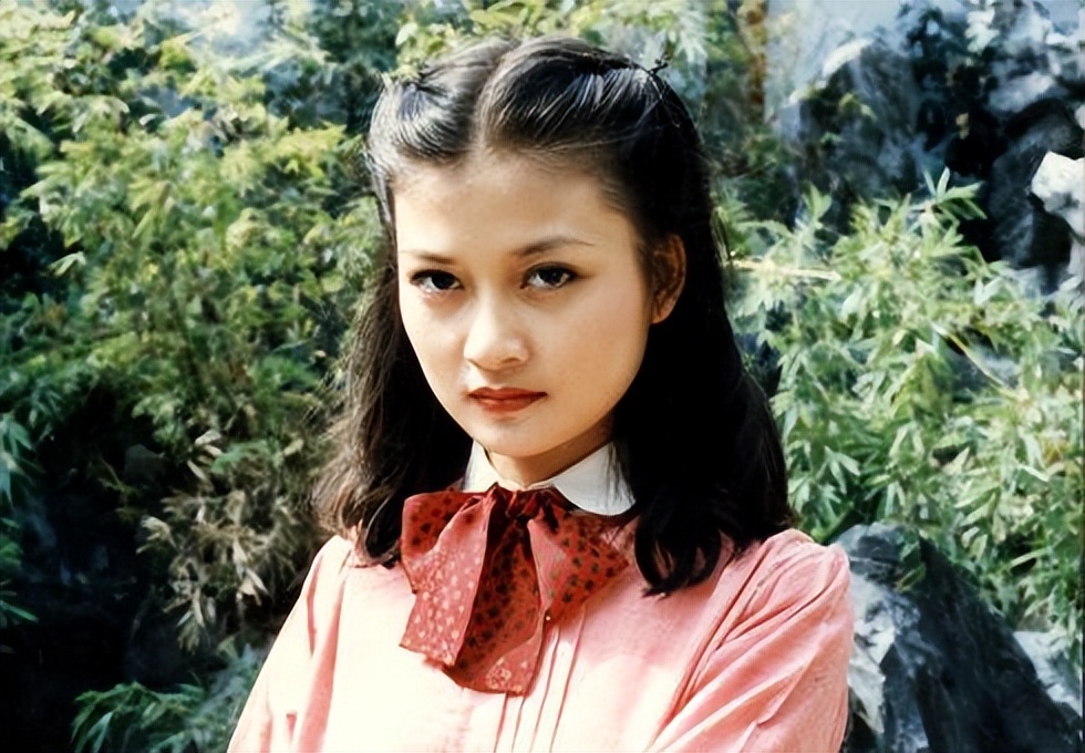 《妈妈的吻》朱晓琳：走红背后有艰辛，53岁为何仍未婚？