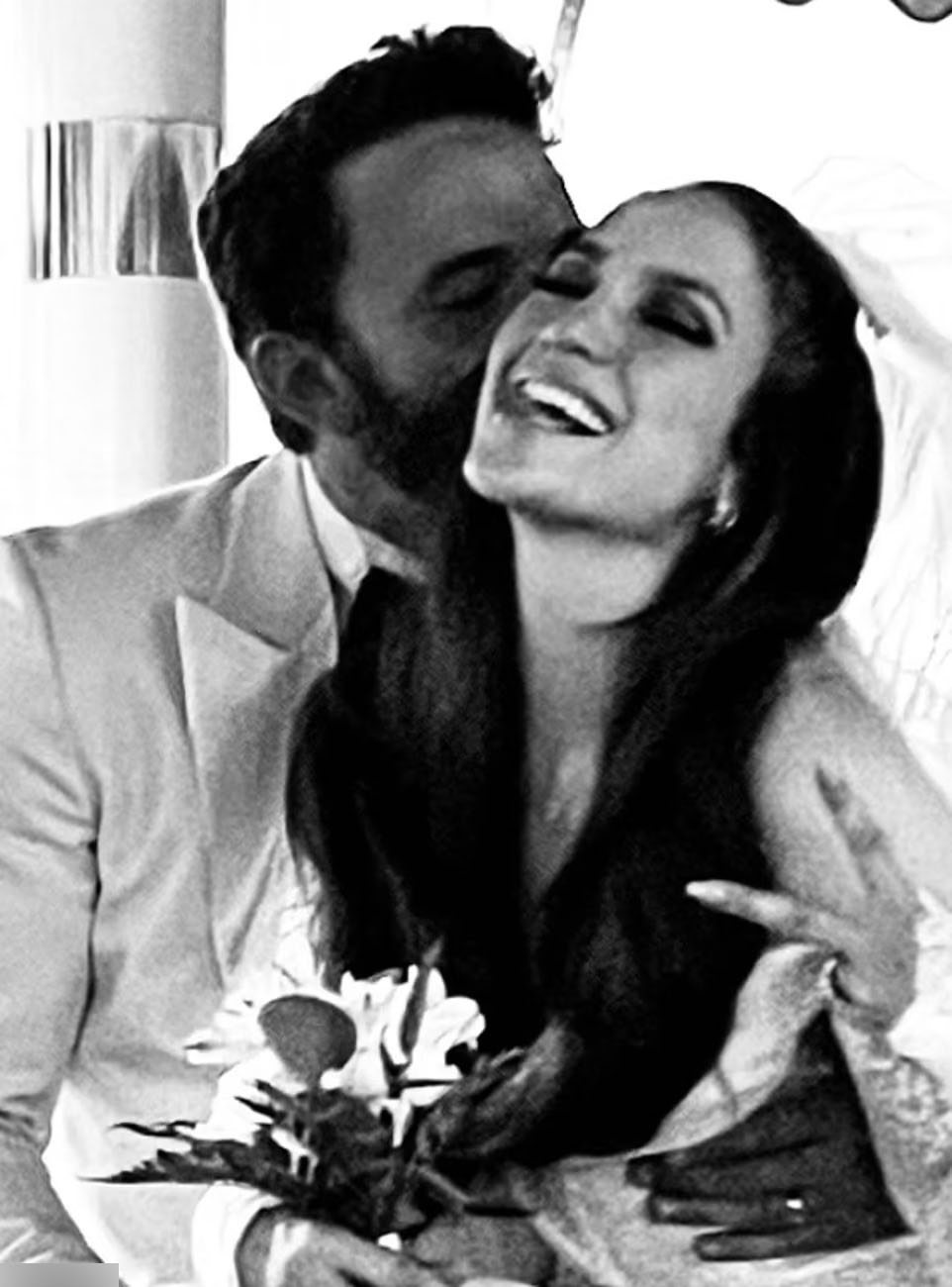 詹弗妮官宣四婚，兜兜转转与大本喜结连理，公开婚纱与钻戒秀恩爱