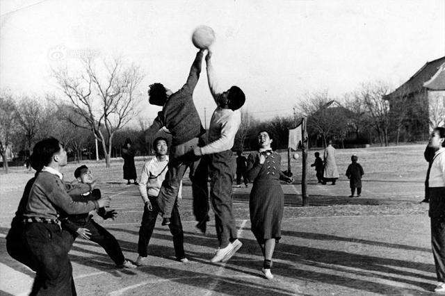 66年前高考成绩接近满分，却被清华北大拒收的混血男孩，后来怎样