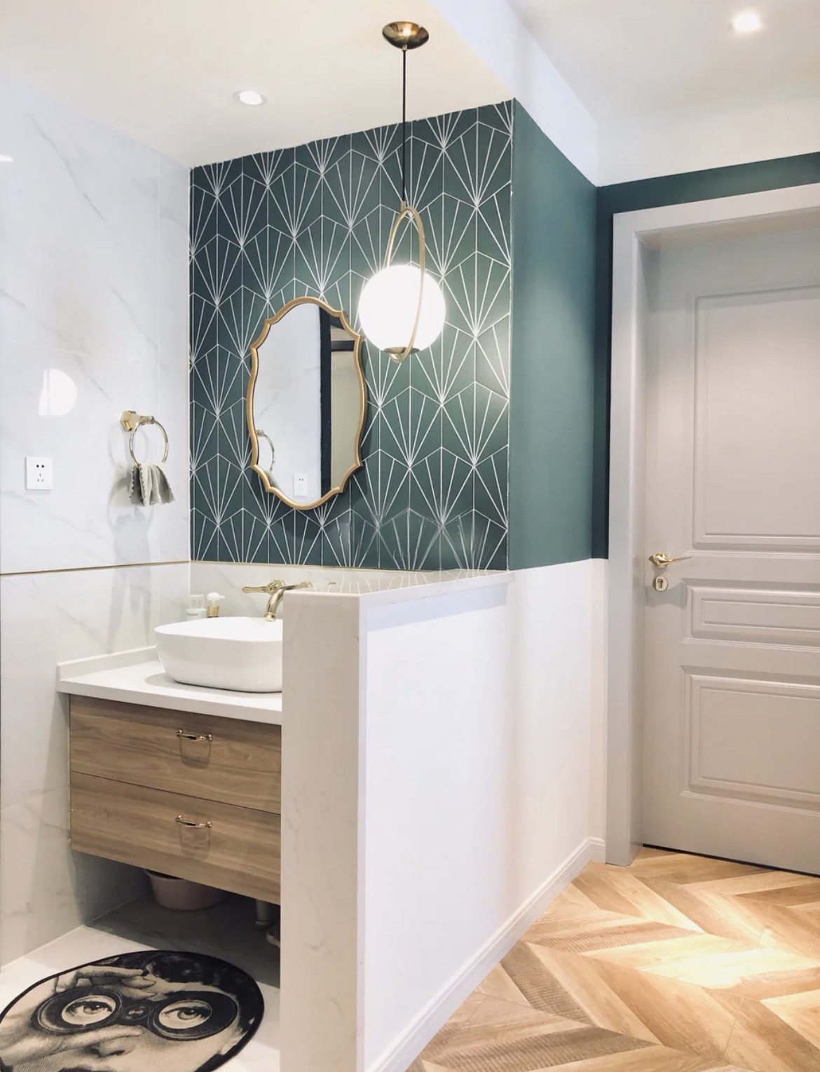 9,洗漱区半高隔断