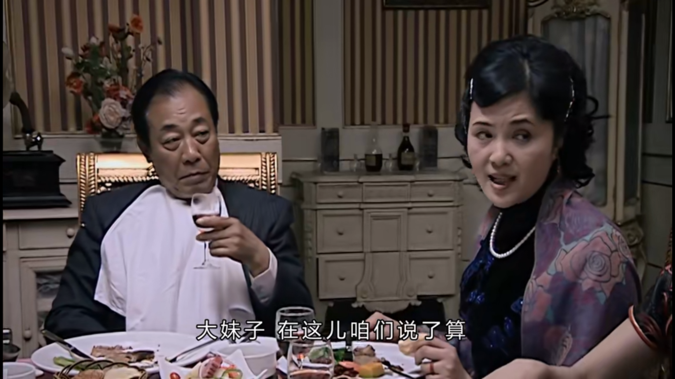 重温《潜伏》，顿悟吴敬中的妻子吴太太，才是隐藏最深的狠角色