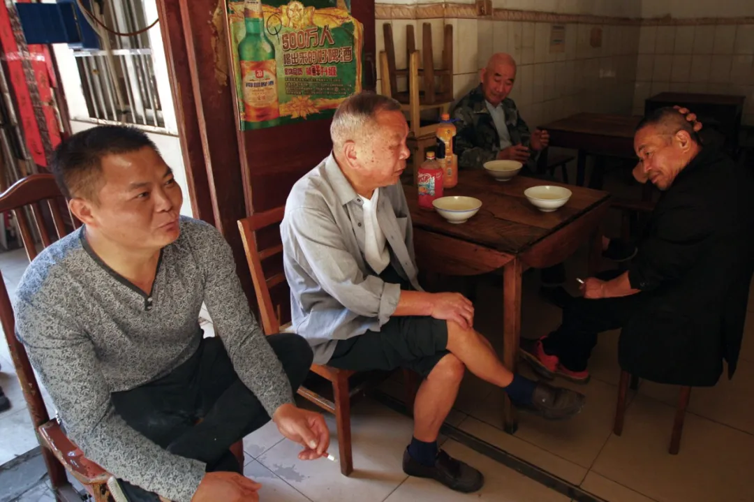 火爆全网的一元小酒馆，她开了35年
