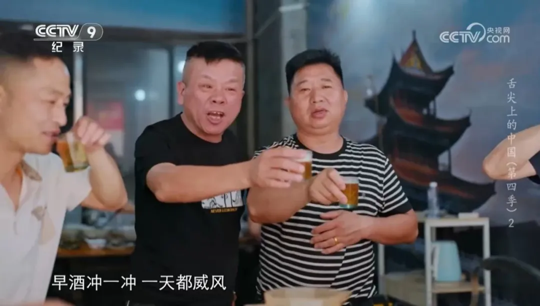 火爆全网的一元小酒馆，她开了35年