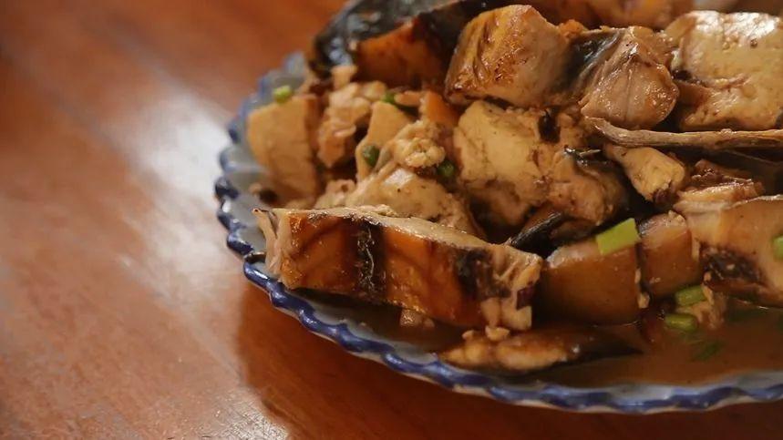 又被山东美食惊到了！山东的咸鱼为什么是甜的？