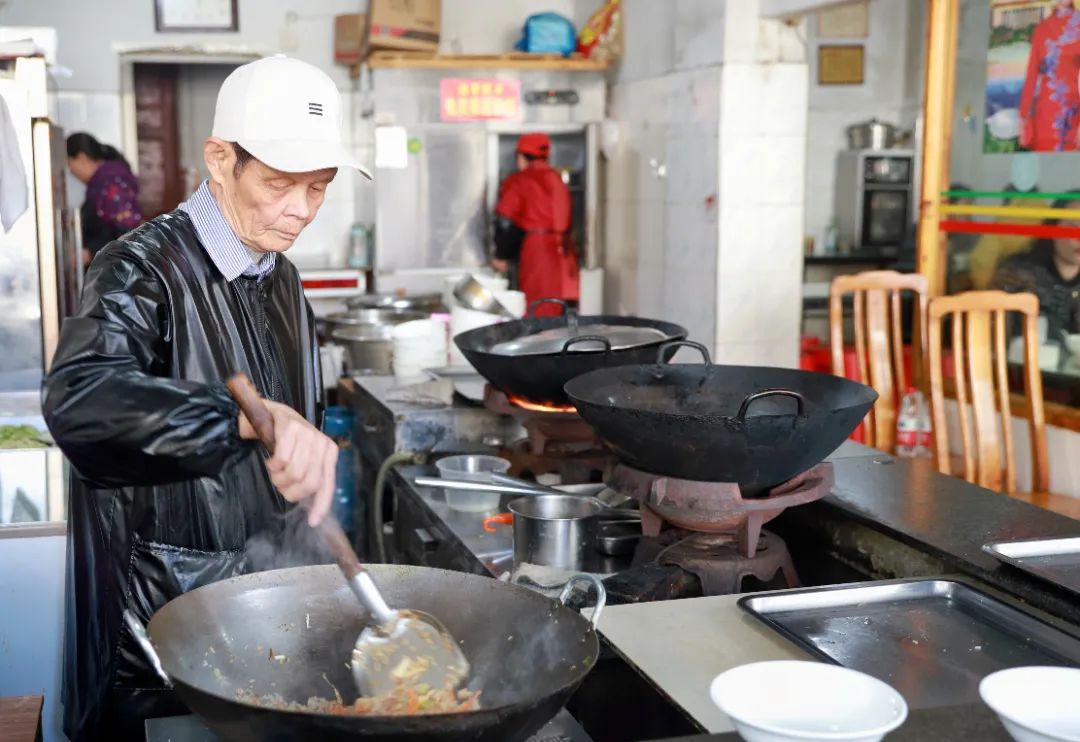 有人开车一百多公里到邵武，就为了吃这一口鲜香炒饭