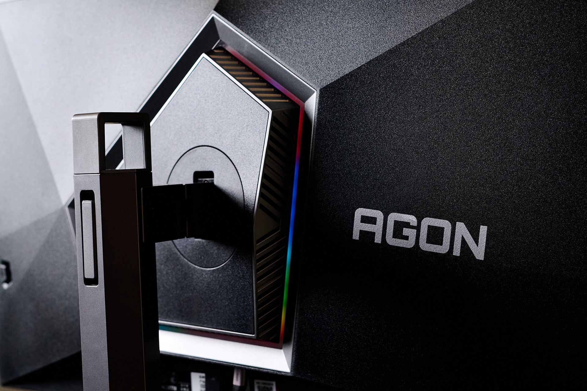 AGON AG276UZD QD-OLED显示器评测：4K240Hz的视觉盛宴