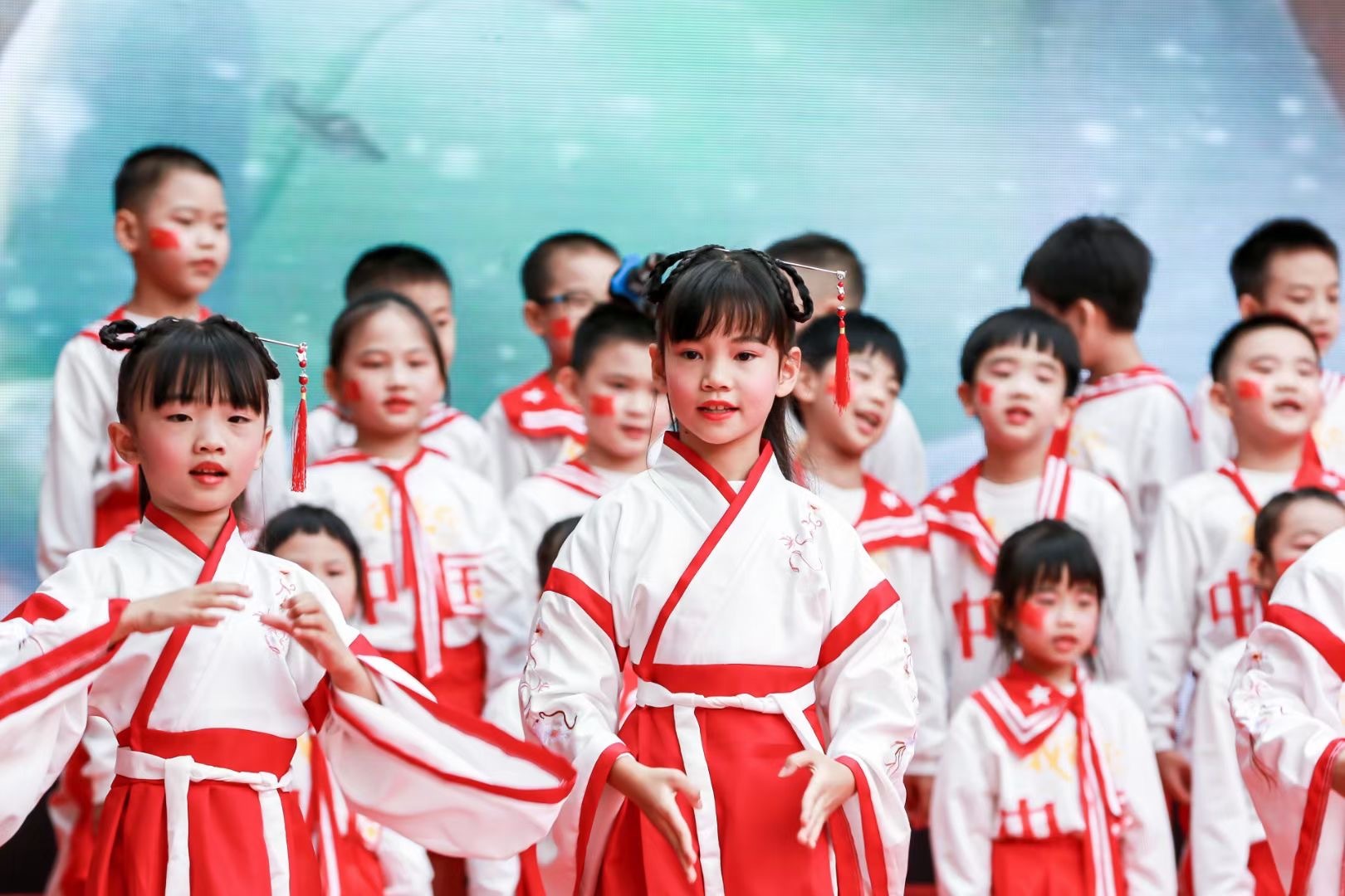 深圳市新秀小學體育藝術(shù)文化節(jié)圈粉無數(shù)(圖2) 深圳市新秀小學體育藝術(shù)文化節(jié)圈粉無數(shù)(圖2)