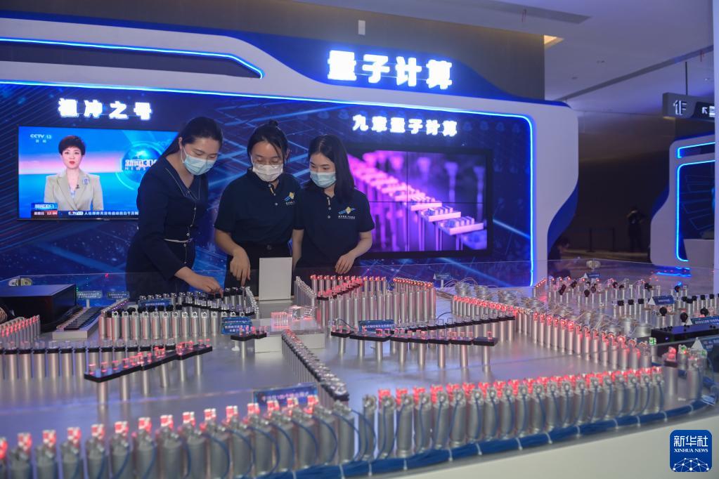 “时与势在我们一边”——以习近平同志为核心的党中央推动增进中国经济发展新优势述评