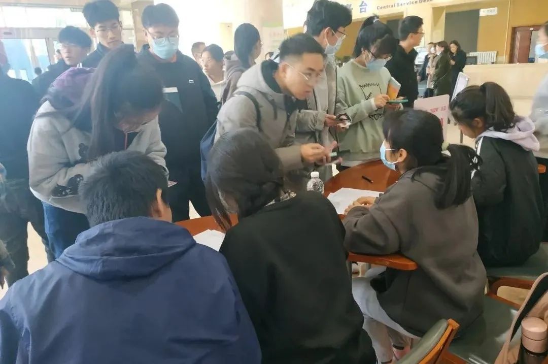 “你选书，我买单”惠民购书活动走进吉林医药学院