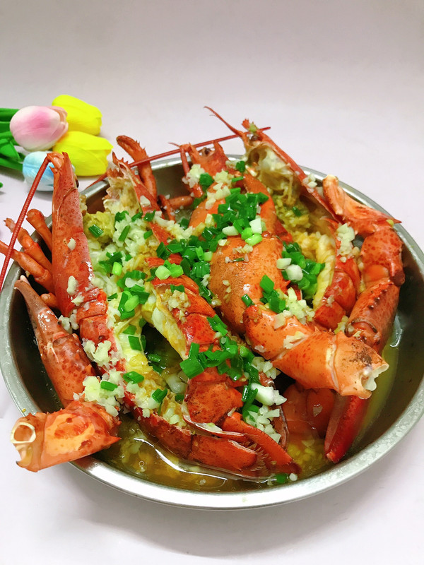 海龙虾怎么做好吃又简单(蒜蓉蒸波士顿龙虾最过瘾的吃法)