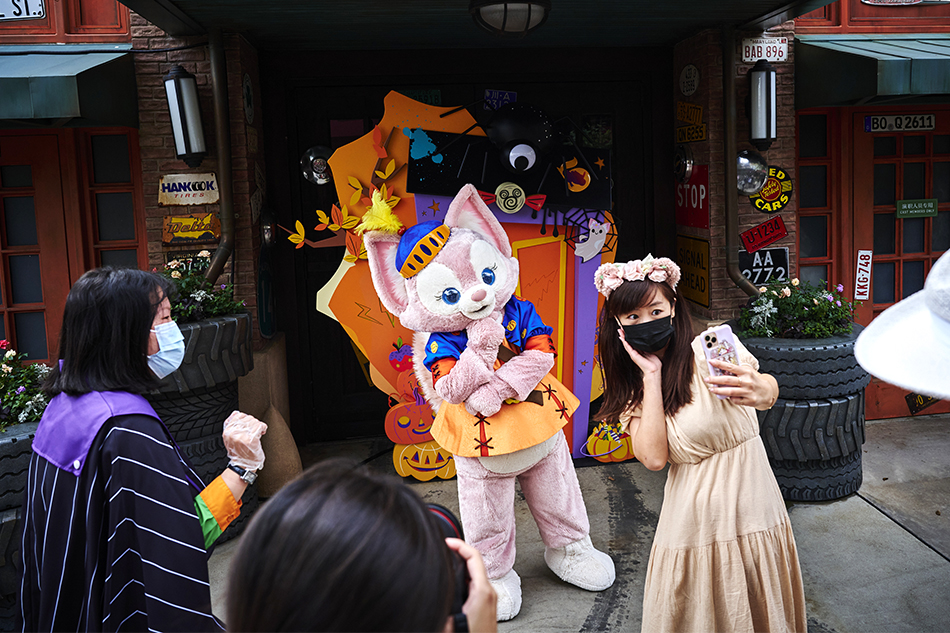 制造玲娜贝儿：一个没有故事的女同学是如何破圈的？︱播客