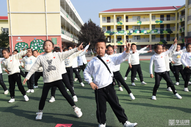 渭南高新区高新小学二小校区举行队列队形暨广播体操大赛