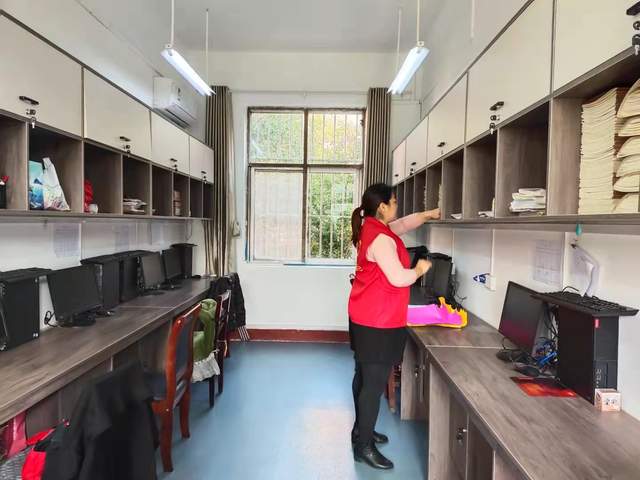 驻马店市第十二小学开展清洁家园活动(图3)
