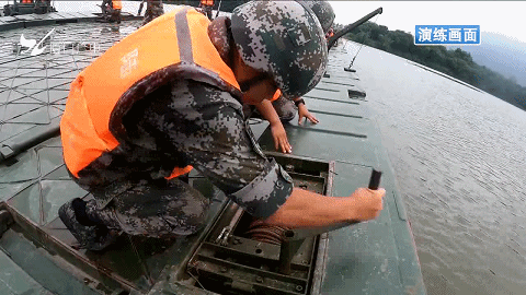 燃！陆军第73集团军在福建南部进行渡河作战演练