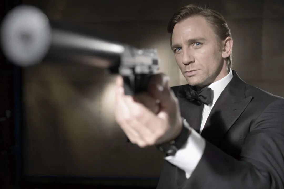 克莱格向007告别了。被称赞为“史上最棒的邦德”，在奥运会开幕式上曾带着“女王”跳伞。