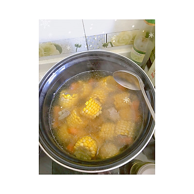 玉米胡萝卜排骨汤的做法（玉米胡萝卜排骨汤电饭锅版）