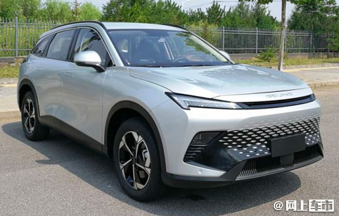 北汽全新SUV实拍曝光！配华为鸿蒙，比CS75 PLUS大，预计9万起