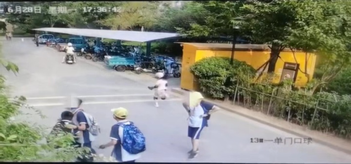 济南12岁学生疑遭校园暴力致抑郁 教育部门：相关教职人员已免职