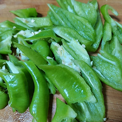 肉炒青椒的家常做法(鲜味无敌的青椒炒肉片)