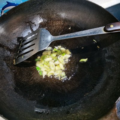 肉炒青椒的家常做法(鲜味无敌的青椒炒肉片)