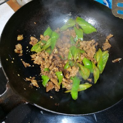 肉炒青椒的家常做法(鲜味无敌的青椒炒肉片)