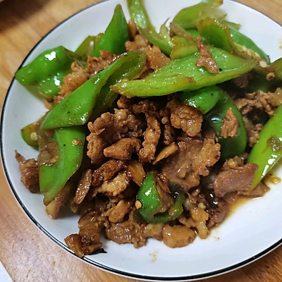肉炒青椒的家常做法(鲜味无敌的青椒炒肉片)