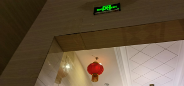 3·15在行动丨单元楼大厅瓷砖裂缝频现、电梯频坏......青岛建邦听海小区建泰物业不作为急坏业主