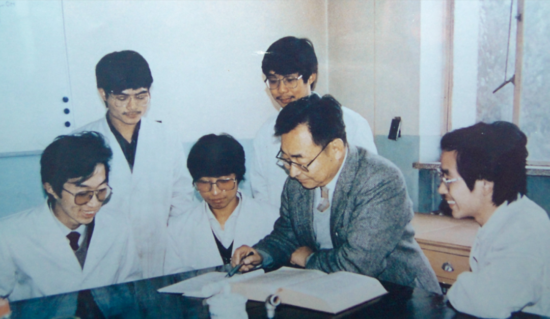 一生都在研制百姓用得起的好药！今天，怀念这位天大院士！