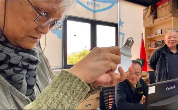 72岁退休女教授硬核科普，百万网友粉上她