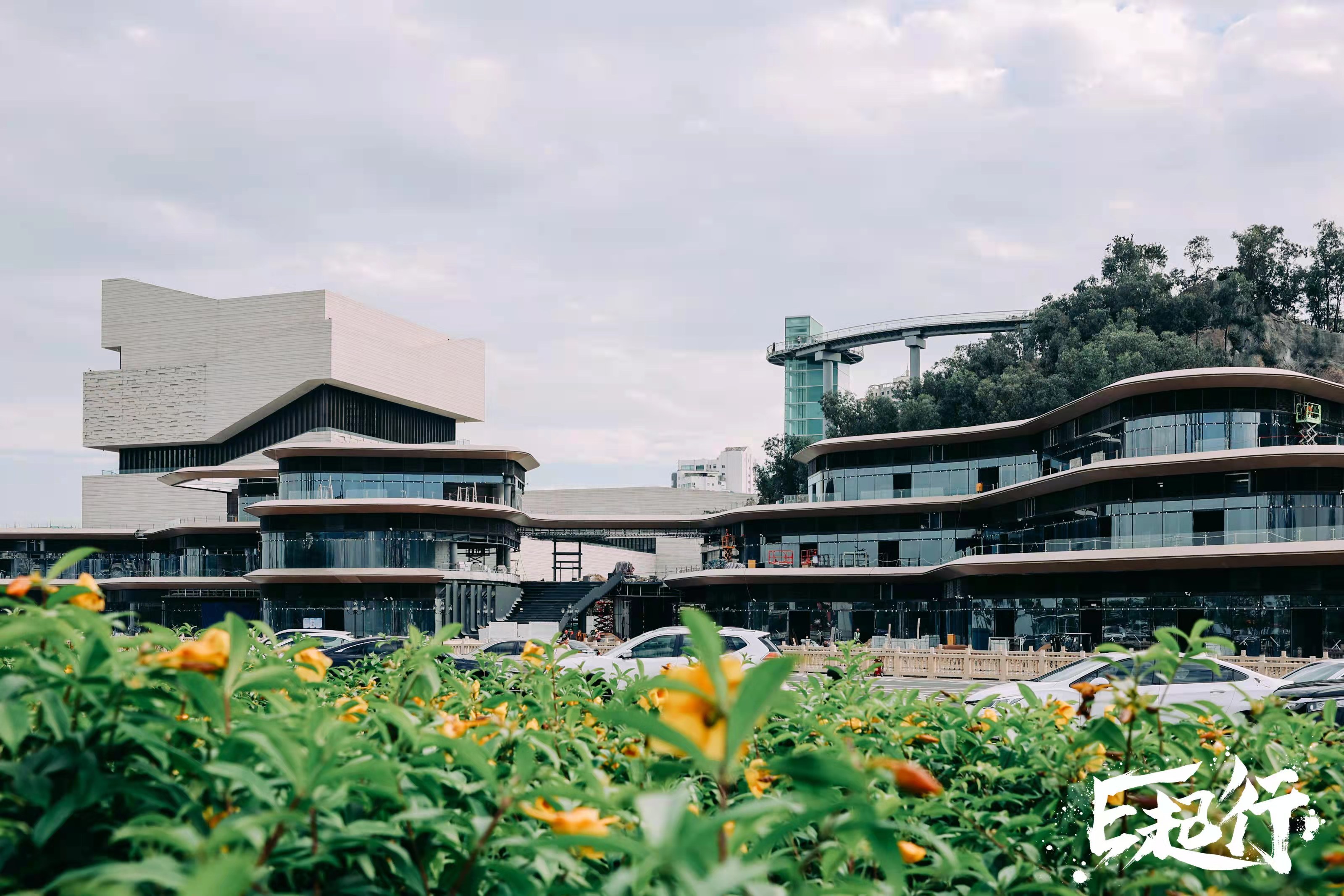 澳门用电靠机器人巡视？澳门青年如何创业？采风团到横琴了