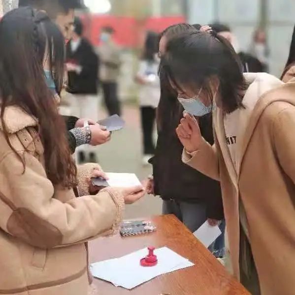 天（水）津（果）大学祝你红红“火”“火”，心想事“橙”！