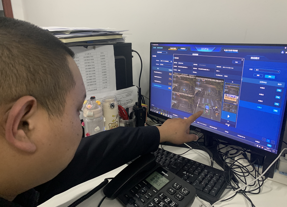 杭州小伙突然接到交警电话：你闯红灯了！他却激动地大喊：真的吗，太好了