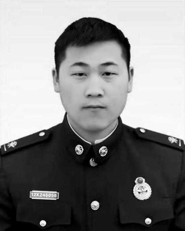 24岁消防员陈建军为救轻生女子牺牲，获批为烈士
