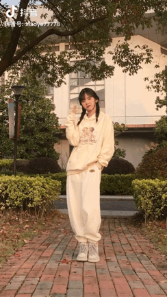 中国男孩为什么都在痴迷灰色运动裤？