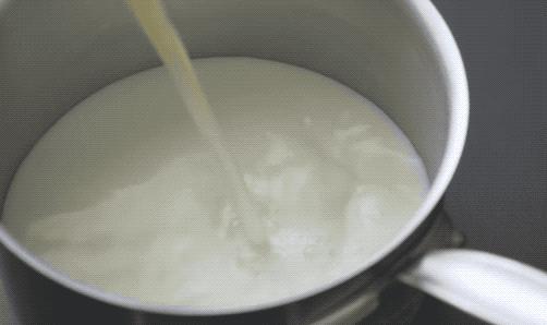 牛奶好还是酸奶好?原来有这个区别,这么喝更健康