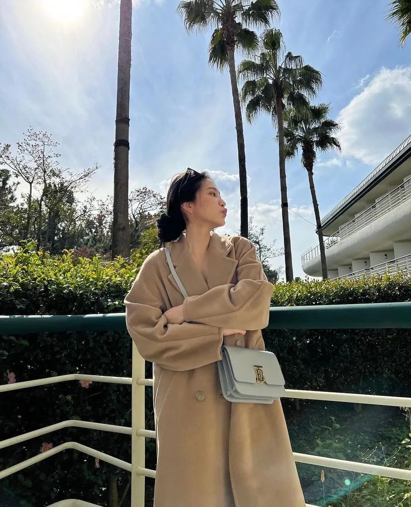 别人的冬天：裹着大衣穿梭街头；我的冬天：在街头与头发乱斗……