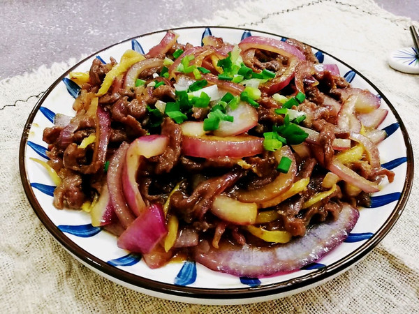 牛肉丝炒什么菜（超经典的3分钟温暖快手菜）