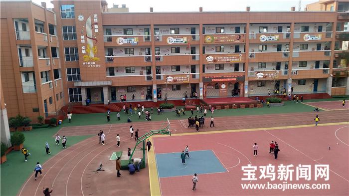 宝鸡新民路小学以丰富多彩的主题活动(图1)