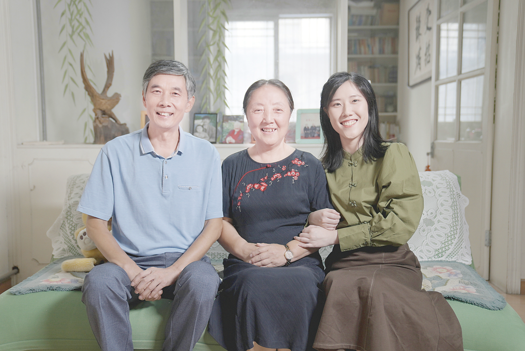 一个家庭，五代育人，教鞭在他们手中稳稳相传