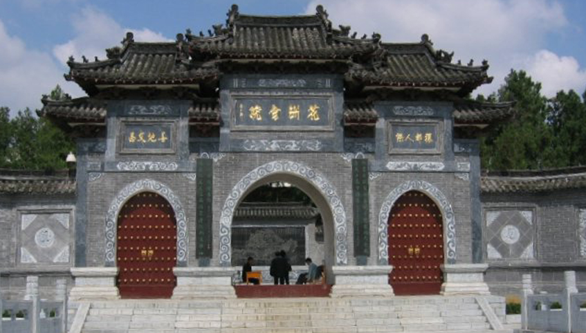 一个家庭，五代育人，教鞭在他们手中稳稳相传