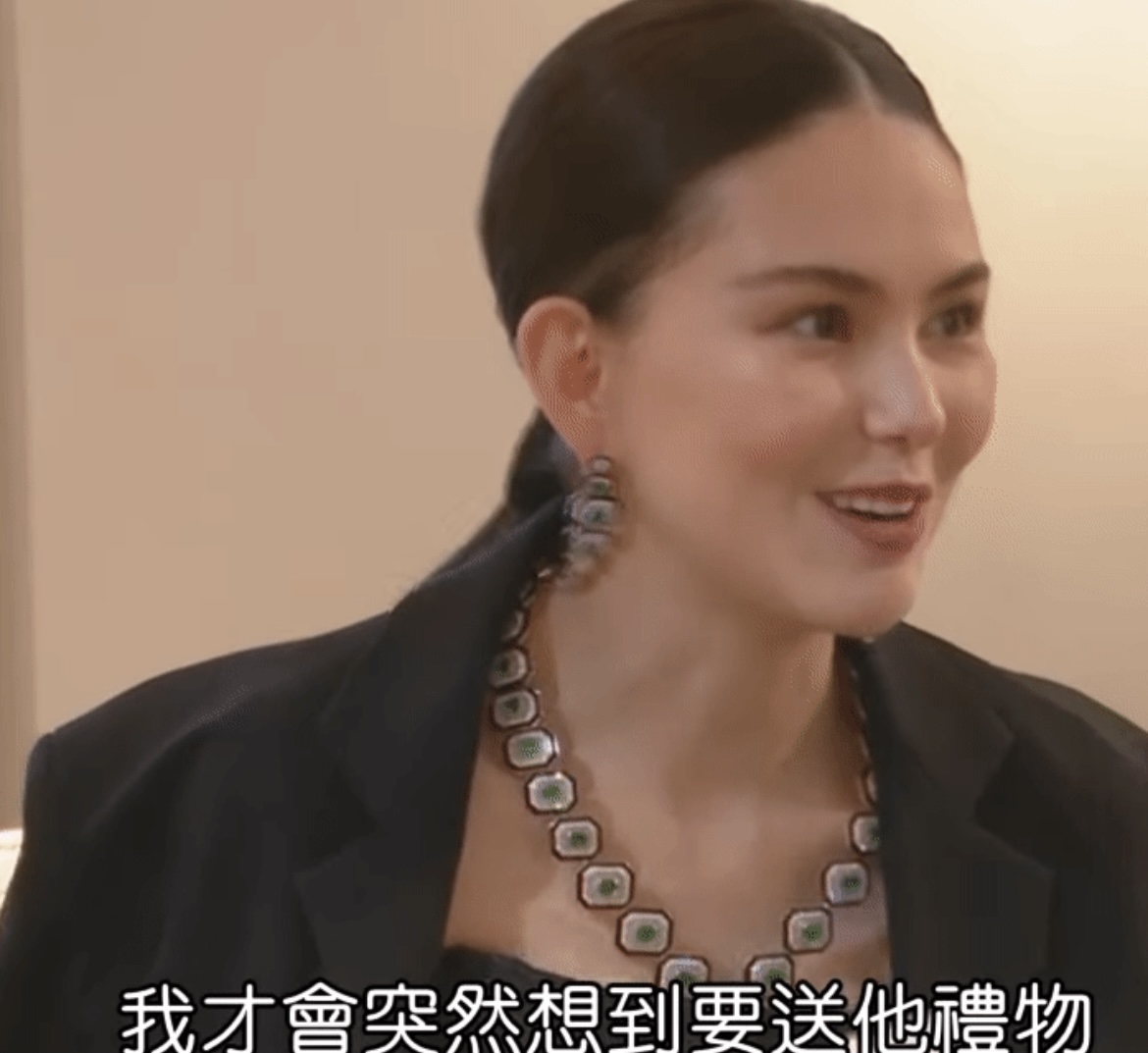 昆凌后悔没买675万钻石项链，透露6岁女儿会偷戴珠宝，自曝从不送周杰伦礼物